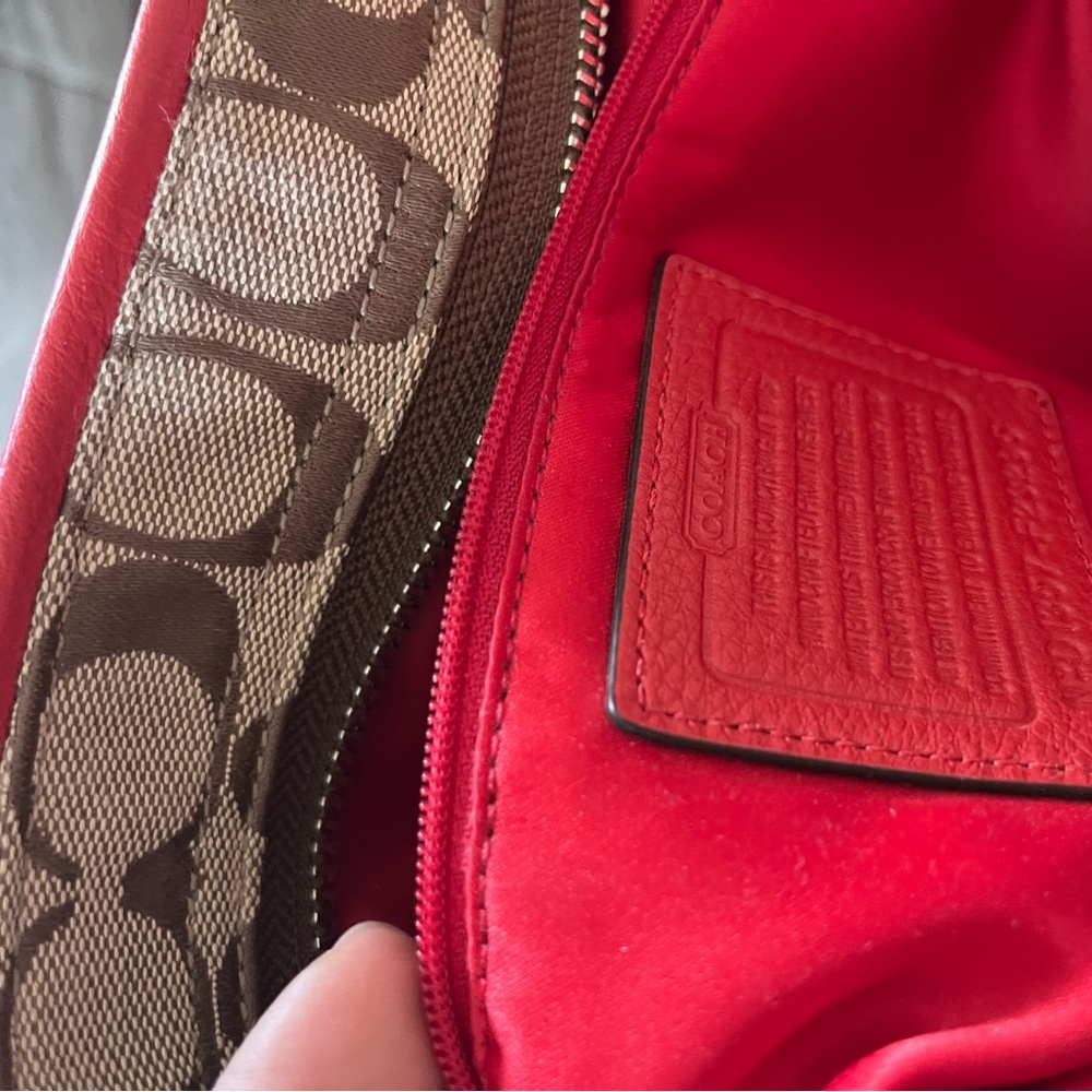 Hermosa bolsa Coach roja /café Solo Una vez usada - Picture 6 of 9